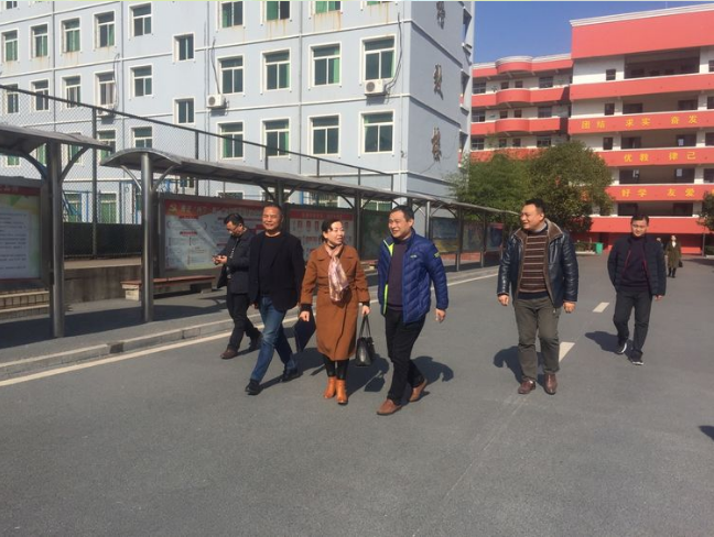 区人大常委会开展学校食堂食品安全执法检查