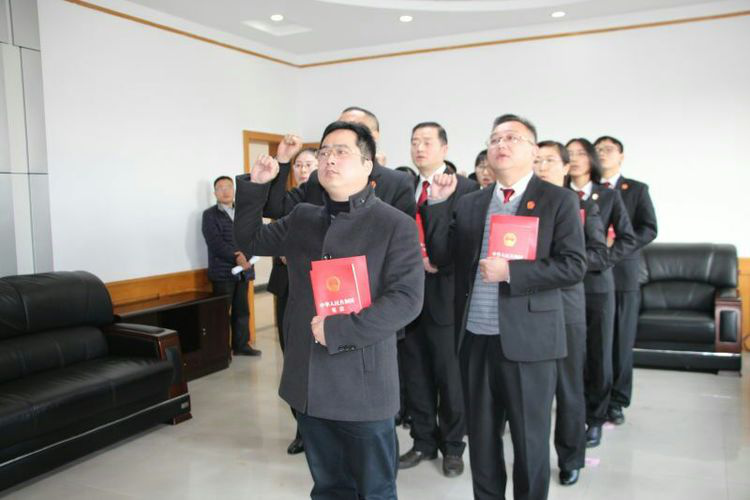 安源区第十一届人大常委会召开第二次会议