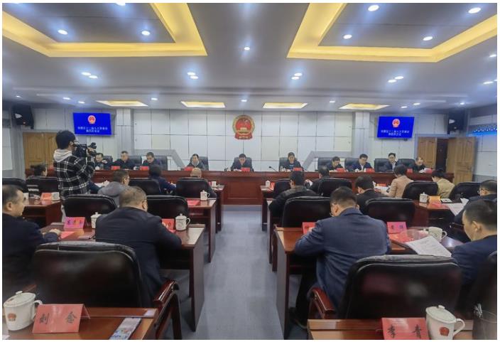 安源区第十二届人大常委会第四次会议召开